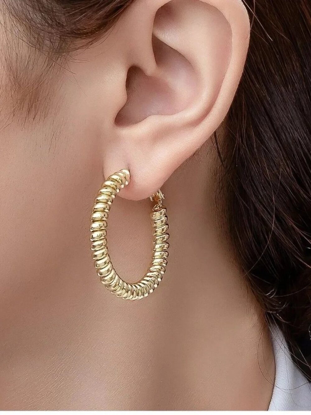 Gold Textured Ribbed Hoop Earrings Q1241
